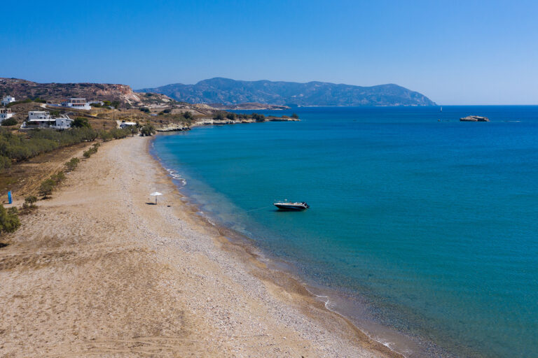 Aliki: with white sand and pebbles, suitable for surfing.